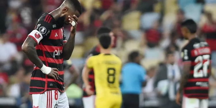 Flamengo perde para Peñarol no Maracanã