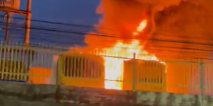 Incêndio atinge garagem da Global Green e dois ônibus são consumidos pelo fogo