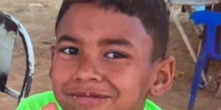 Após desaparecer por 15 dias, corpo de menino de 10 anos é achado em fossa