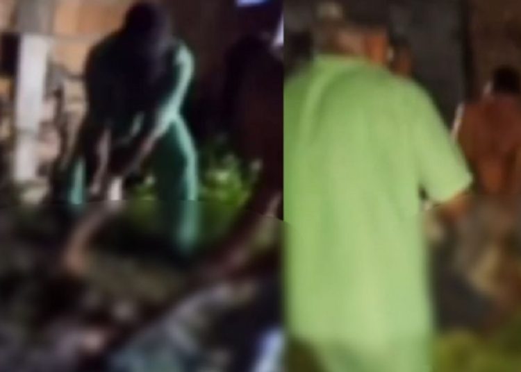 Vídeo mostra corpo de homem sendo removido de cova rasa em Manaus