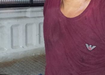 Espancado e preso: bandido leva a pior após fazer jovens reféns em Manaus