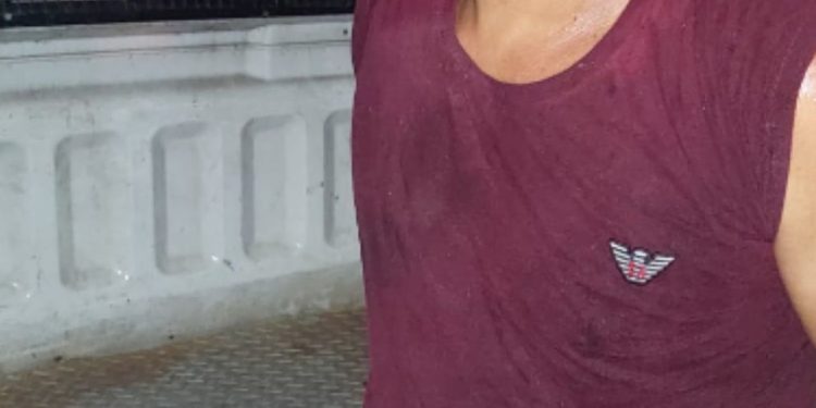 Espancado e preso: bandido leva a pior após fazer jovens reféns em Manaus