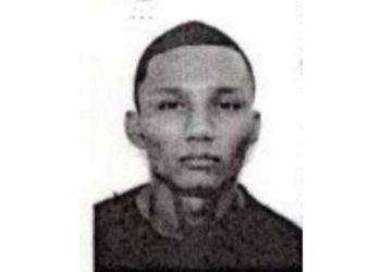 Ajudante de pedreiro reage a abordagem, morde e arranca o dedo de policial em Manaus