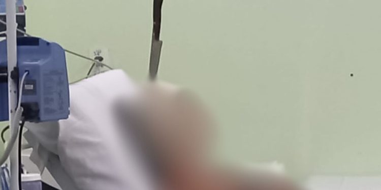 Veja: Em Manaus, mulher dá entrada no hospital com faca cravada na cabeça