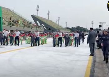 Acompanhe o desfile das escolas no Desfile Cívico no Sambódromo em Manaus
