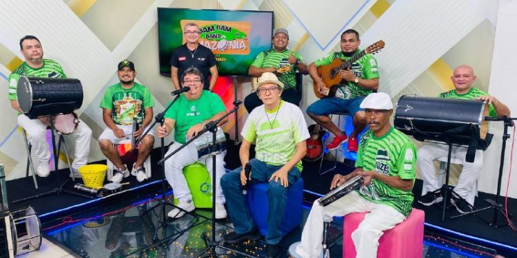 Grupo Vozes da Mocidade e Diretoria da Escola de Samba de Aparecida no Bambambans da Amazônia.