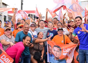 Junto ao povo, David Almeida inicia caminhadas do segundo turno