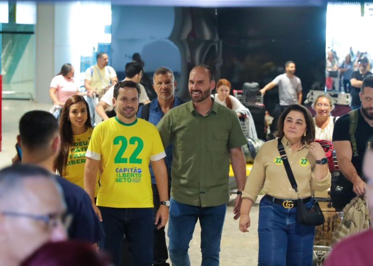 Eduardo Bolsonaro chega em Manaus para apoiar Capitão Alberto Neto e Professora Maria do Carmo