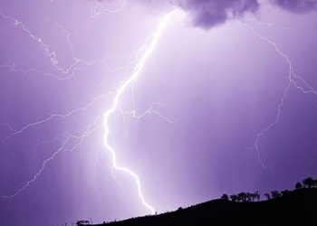 Raio atinge e mata mulher que acampava com amigos em Novo Airão