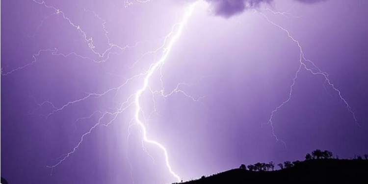 Raio atinge e mata mulher que acampava com amigos em Novo Airão