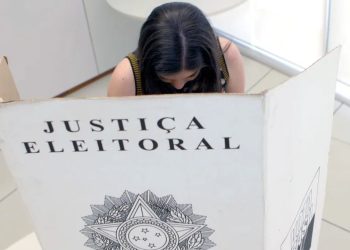 Eleitora é presa ao tentar tirar foto do seu voto na cabine na zona norte de Manaus