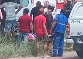 Em Manaus, carro atropela mulher que atravessava avenida com bebê de colo