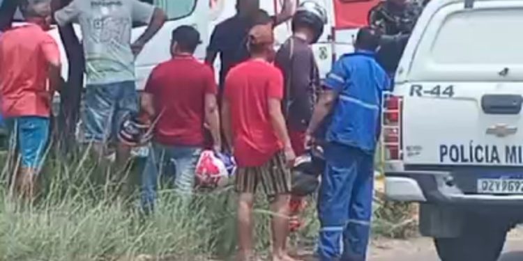 Em Manaus, carro atropela mulher que atravessava avenida com bebê de colo