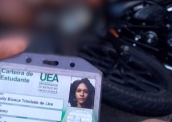 Vídeo: Universitária perde o controle da moto e morre ao ser atropelada por caminhão no Distrito