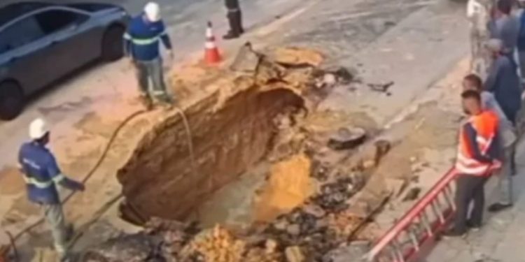 Bairros ficam sem água após rompimento de tubulação no Adrianópolis