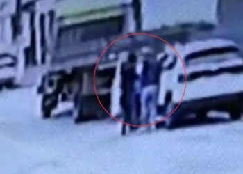 Veja momento que criminosos roubam carro da equipe de segurança de Lula