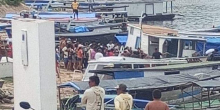 Criança de 2 anos cai da canoa e morre afogada no interior do Amazonas