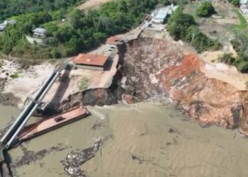 Mergulhadores de Manaus são enviado a Manacapuru para procurar por vítimas de desbarrancamento