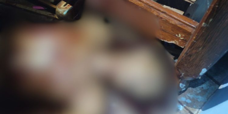 Casa é invadida por criminosos e homem é morto a tiros na Compensa