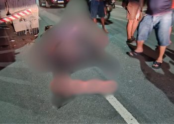 Motociclista morre e garupa fica ferido após colidir na traseira de carreta no Distrito Industrial