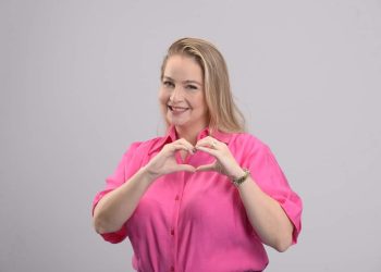 Premiada nacionalmente, defensora pública Carol Braz concorre a vaga de vereadora de Manaus