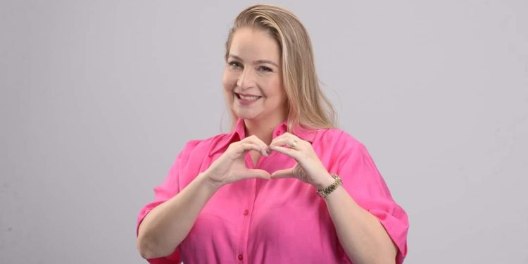 Premiada nacionalmente, defensora pública Carol Braz concorre a vaga de vereadora de Manaus