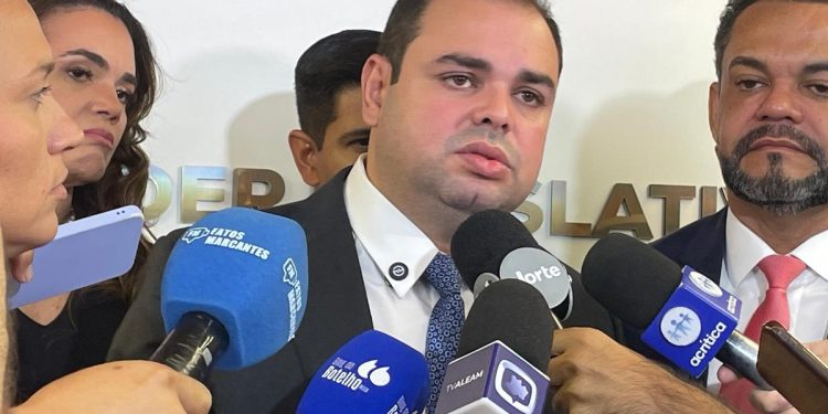 Uma vitória de Pirro é que alguns deputados amazonenses preconizaram ontem, ao dar apoio a Bob Cidade, para um improvável novo mandato à frente da Aleam