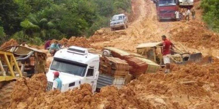 A Justiça Federal suspendeu a liminar que impedia o avanço das obras de repavimentação da BR-319, no trecho Manaus-Porto Velho