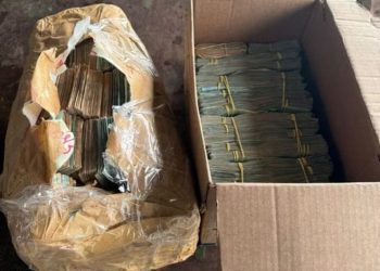 Não tem jeito não. Em qualquer eleição, no Brasil, o que conta é o dinheiro vivo para comprar o voto