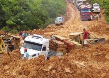 Interior isolado pela seca, lama e descaso