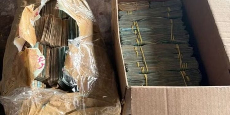 Não tem jeito não. Em qualquer eleição, no Brasil, o que conta é o dinheiro vivo para comprar o voto