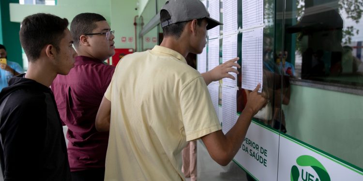 UEA inicia processo seletivo 2024 com provas do SIS