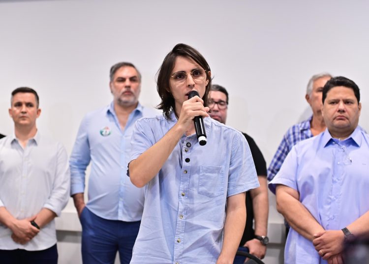Amom anuncia apoio à chapa de Alberto Neto no segundo turno em Manaus