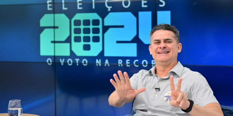 David Almeida defende eixos estratégicos de novo plano de governo durante entrevista à TV Record Manaus