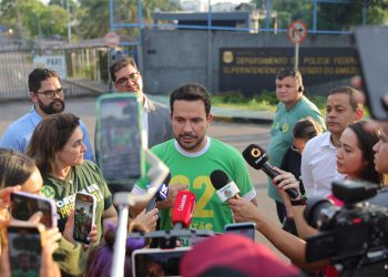 Capitão Alberto Neto e Maria do Carmo vão à PF denunciar fake news