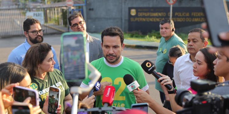 Capitão Alberto Neto e Maria do Carmo vão à PF denunciar fake news