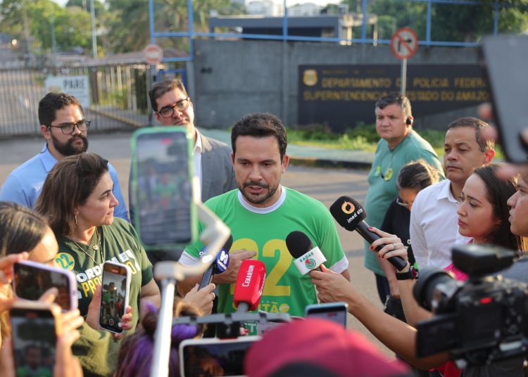 Capitão Alberto Neto e Maria do Carmo vão à PF denunciar fake news