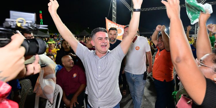 David rasga na linha da reta de chegada