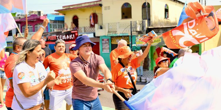 Em reta final, David Almeida recebe carinho da população em bairros da zonas Leste e Sul de Manaus