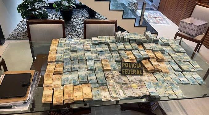 PF apreende R$ 3 milhões na casa de desembargador investigado por venda de sentença