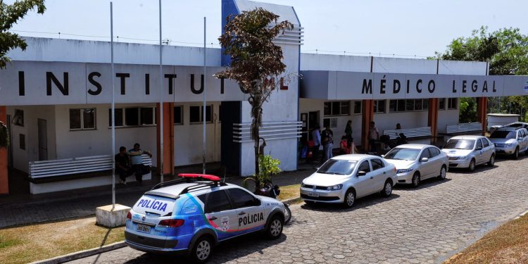 Carro atropela e mata mulher no bairro Cidade de Deus .
