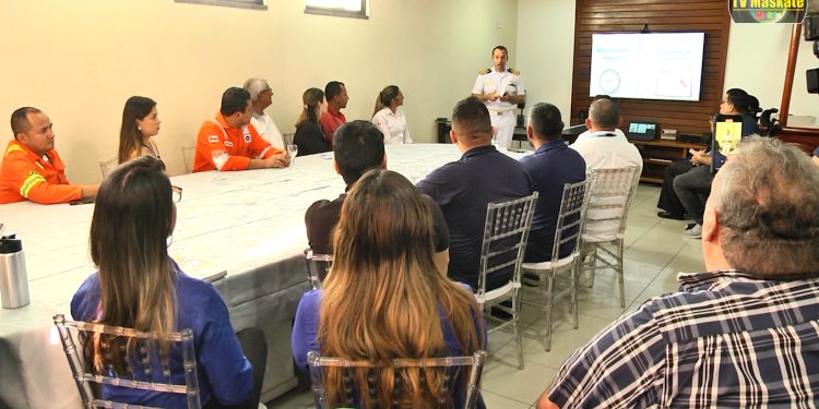 Capitania Fluvial debate capacitação de fluviários para enfrentar os desafios da navegação no Amazonas