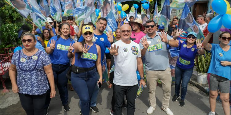 Em caminhada na Chapada, Coronel Menezes destaca principais compromissos da coligação para Manaus