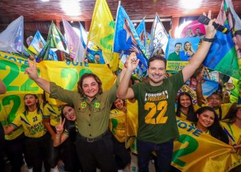 ‘O jogo virou’: Capitão Alberto Neto e Professora Maria do Carmo fazem grande comício da direita