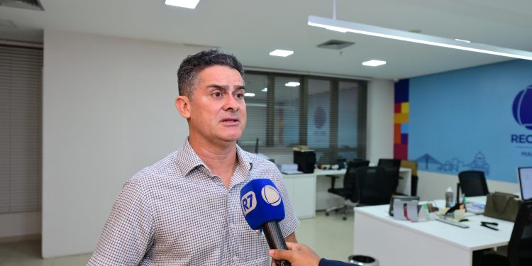 “Manaus não é laboratório de experiências”, alerta David Almeida sobre adversário