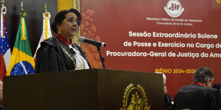 Leda Mara toma posse como procuradora-geral de Justiça do MPAM