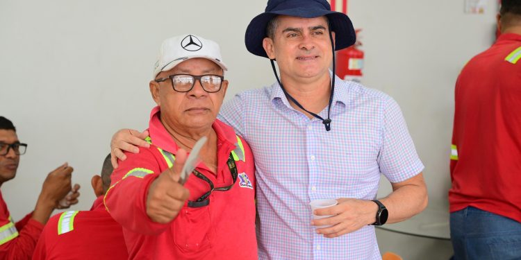 David Almeida visita Porto Chibatão e reforça compromisso em promover economia local