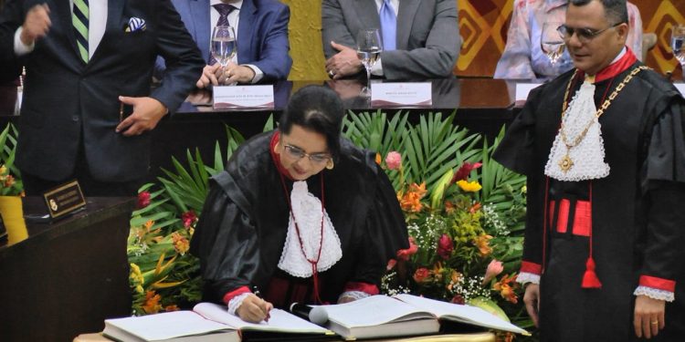 Posse Solene de Leda Mara Albuquerque como Procuradora-Geral de Justiça do Amazonas
