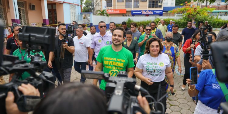 ‘Vamos devolver Manaus ao seu povo’; Alberto Neto e Maria do Carmo falam de esperança em domingo de eleição