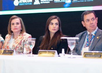 Débora Menezes participa do I Encontro Nacional da Primeira Infância na sede do TCE